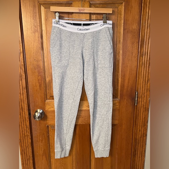 EUC CALVIN KLEIN GREY SWEATPANTS CROPPED JOGGERS S SMALL WOMANS - Picture 3 of 6